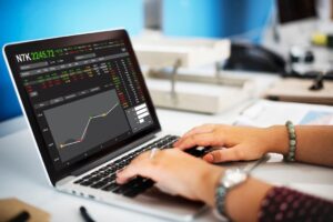 Day Trading vs. Long-Term Investing: Which is Right for You?